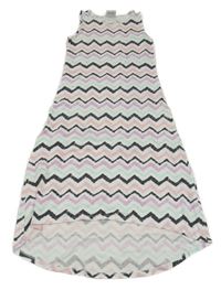 Bílo-barevné vzorovavé šaty Yigga