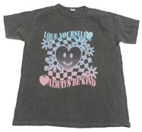 Šedé tričko se srdíčkem a nápisy River Island 