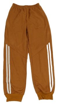 Hnědé tepláky s pruhy 