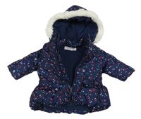 Tmavomodro-bílo-červená puntíkatá květovaná šusťáková zateplená bunda s kapucí s kožešinou 