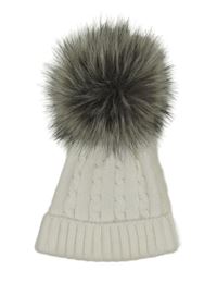 Bílá pletená čepice s bambulí 