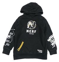 Černá mikina s potiskem Nerf a kapucí
