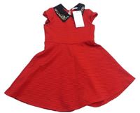 Červené žebrované šaty s černým límečkem s kamínky M&S