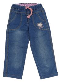 Modré rifle s kapsami a Barbie 