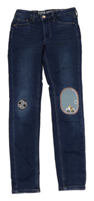 Tmavomodré skinny rifle s nášivkami 