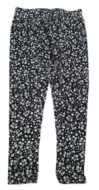 Černo-bílé květované legíny 