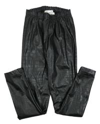 Černé vzorované koženkové kalhoty 