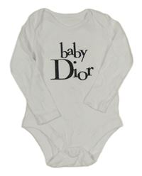 Bílé body s nápisem F&F