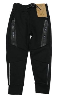 Nové - Černé slim tepláky s nápisem Primark