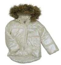 Bílá lesklá šusťáková zimní bunda s kapucí s kožešinou M&Co.