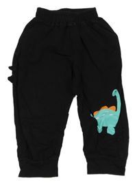 Černé tepláky s dinosaurem 