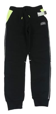 Černo-neonově žluté tepláky s nášivkou a pruhem PRIMARK