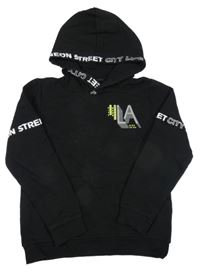 Černá mikina s písmenky a nápisy a kapucí alive