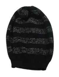 Černo-stříbrná pruhovaná čepice 