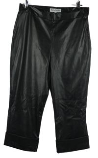 Dámské černé koženkové capri kalhoty s výšivkou