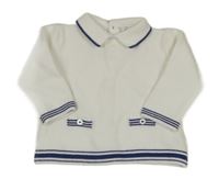 Bílý svetr s límečkem a tmavomodrým lemem