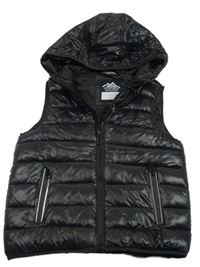 Černá šusťáková zateplená vesta s kapucí Matalan