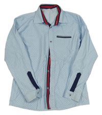 Světlemodrá košile se vzorem