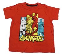 Červené tričko s hrdiny Marvel