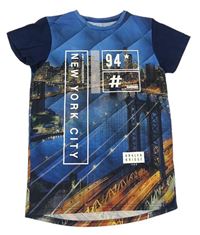 Modro-okrové vzorované tričko s městem a nápisem Rebel