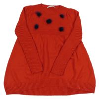 Červené pletené šaty s bambulkami 