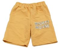 Oranžové teplákové kraťasy s nápisem 