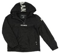 Černá šusťáková zateplená bunda s nápisy a kapucí C&A