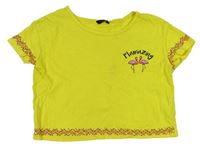 Žluté crop tričko s obrázky s plameňáky M&Co.