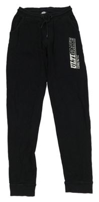 Černé tepláky s nápisem Max