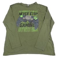 Khaki triko s nápisem a ovladačem Chapter young