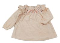 Světlerůžové sametové šaty s výšivkou 