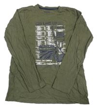 Khaki triko s potiskem 