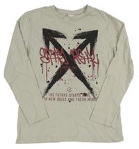 Světlešedé triko se šipkami a nápisy Chapter young