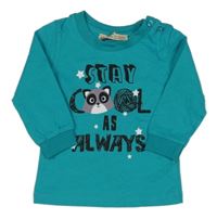 Modrozelené triko s nápisy a mývalem 