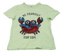 Světlezelené tričko s krabem z překlápěcích flitrů a nápisy KIABI