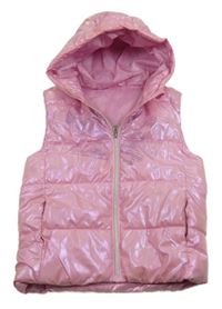 Růžová metalická šusťáková zateplená vesta s kapucí Dunnes