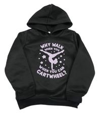 Černá mikina s gymnastkou a kapucí