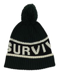 Tmavozeleno-černá pletená čepice s nápisem a bambulí 