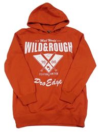 Červená mikina s potiskem a kapucí