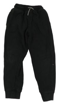 Černé tepláky Next