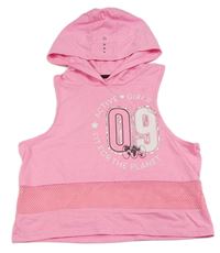 Neonově růžový crop top s číslem a kapucí C&A