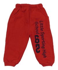 Červené tepláky s nápisy 