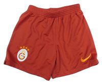 Červené sportovní kraťasy Nike 