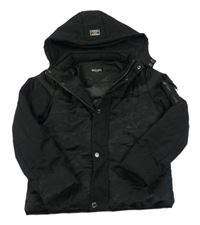 Černá army prošívaná šusťáková zimní bunda s nášivkou a odepínací kapucí DEELUXE