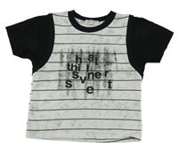 Bílo-černé pruhované tričko s nápisem