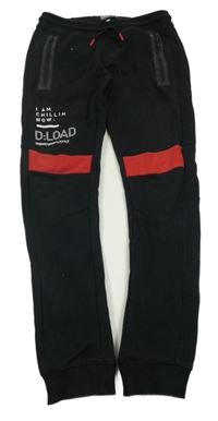 Černo-červené tepláky s nápisem C&A