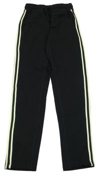 Černé tepláky s pruhy