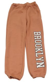 Starorůžové tepláky s nápisem shein