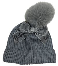 Šedá čepice s mašlí a bambulí 