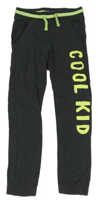 Šedo-zelené tepláky s nápisem 